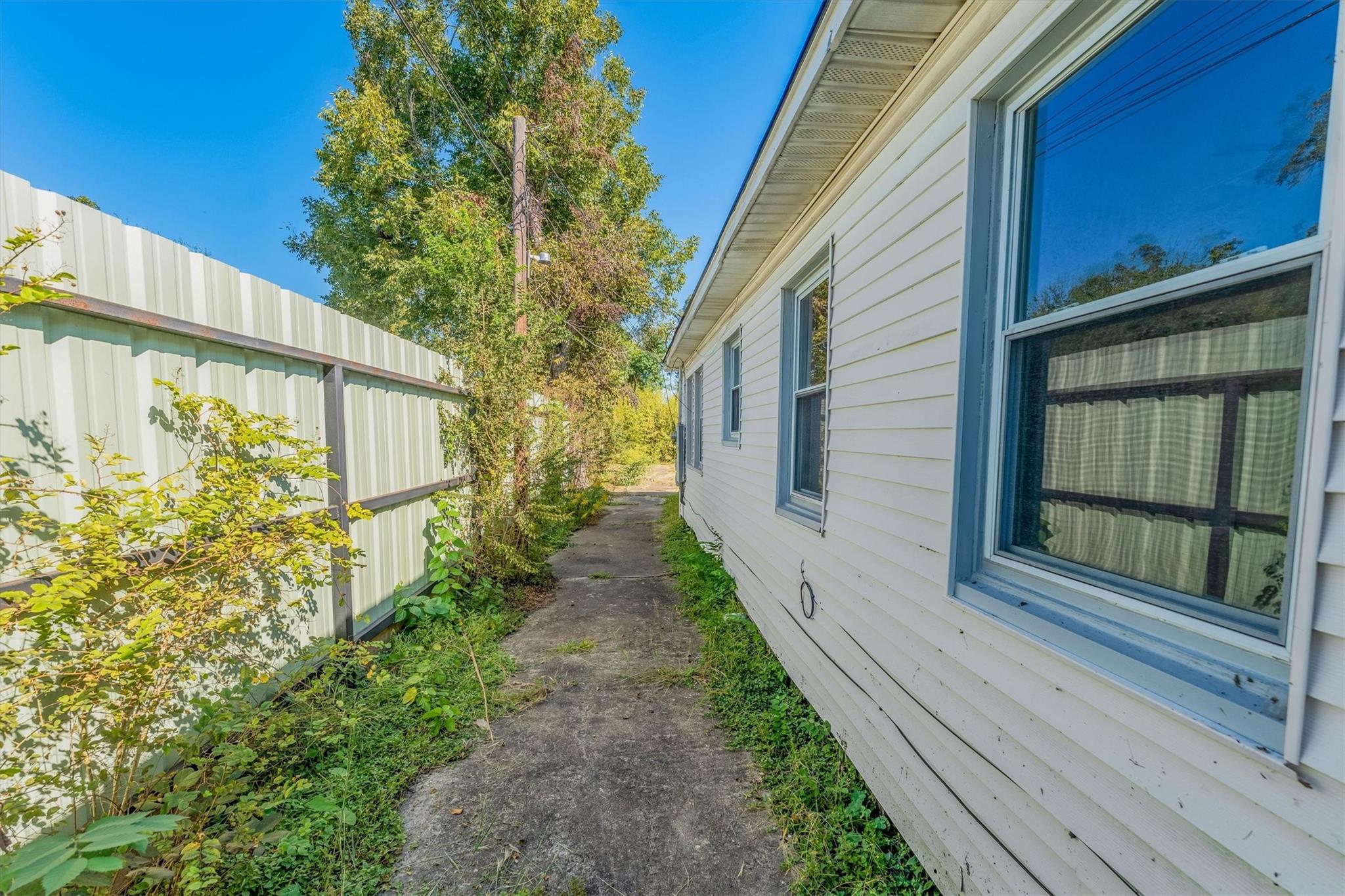 4221 E Toliver Street