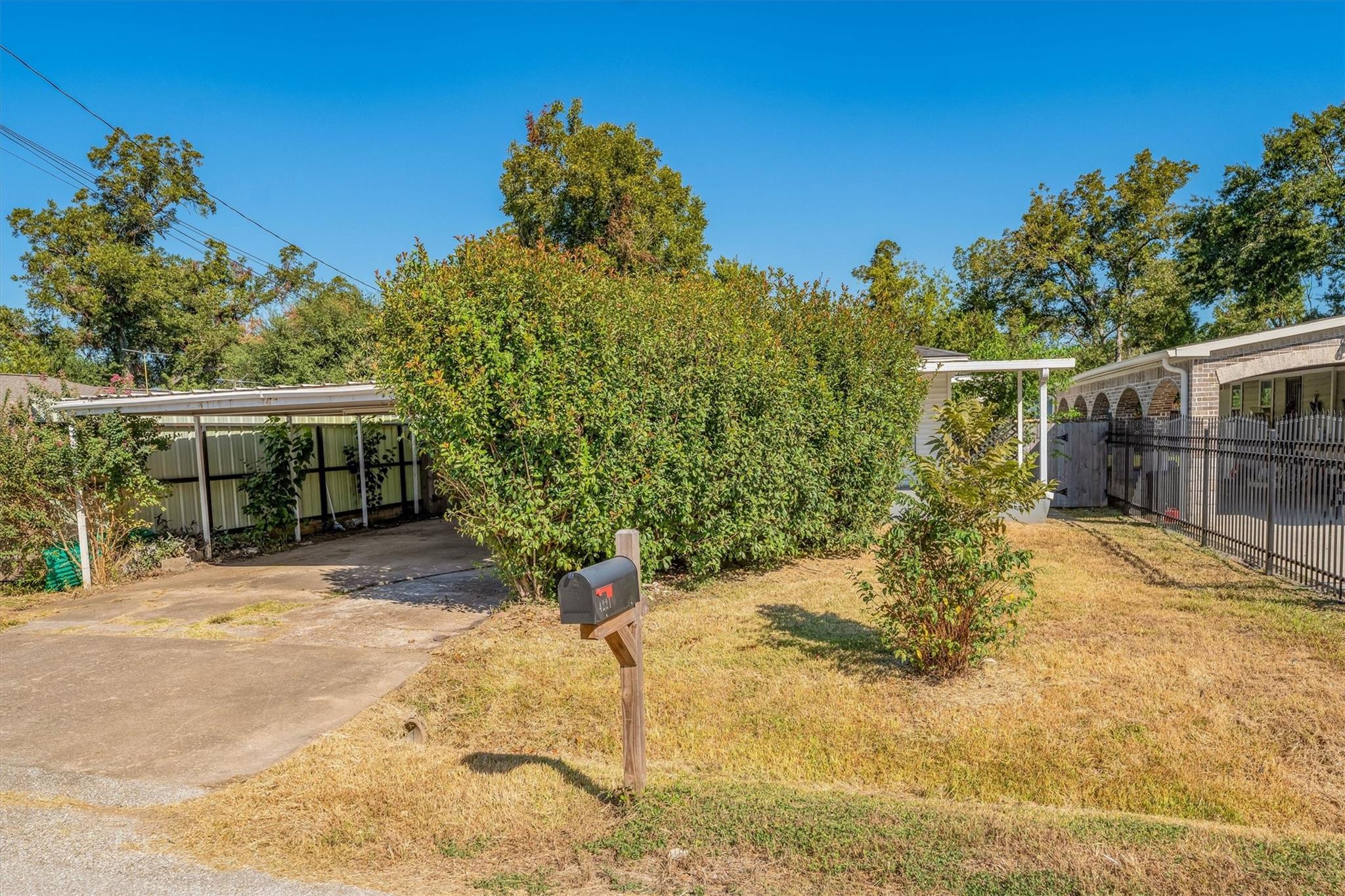 4221 E Toliver Street