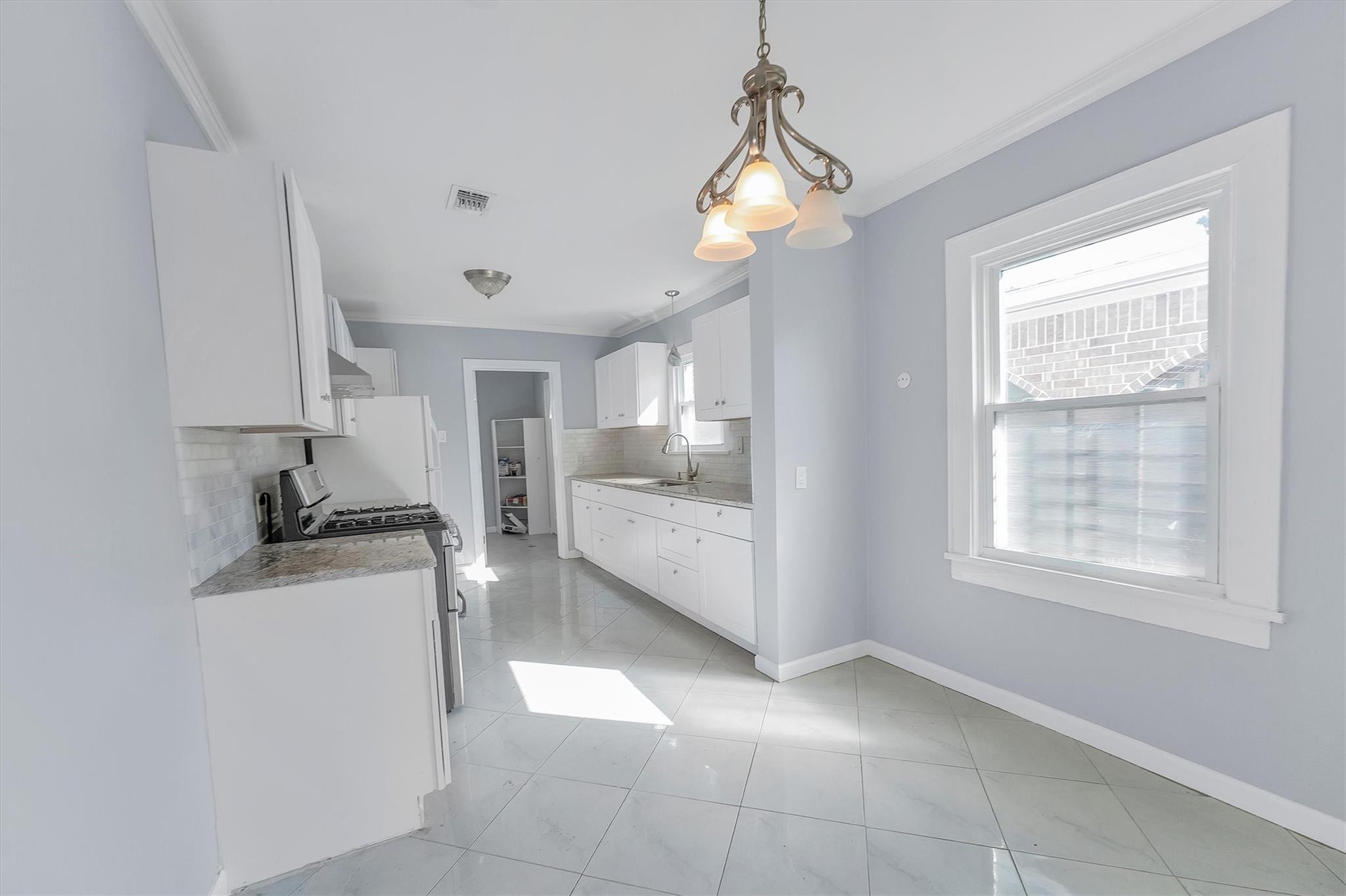 4221 E Toliver Street