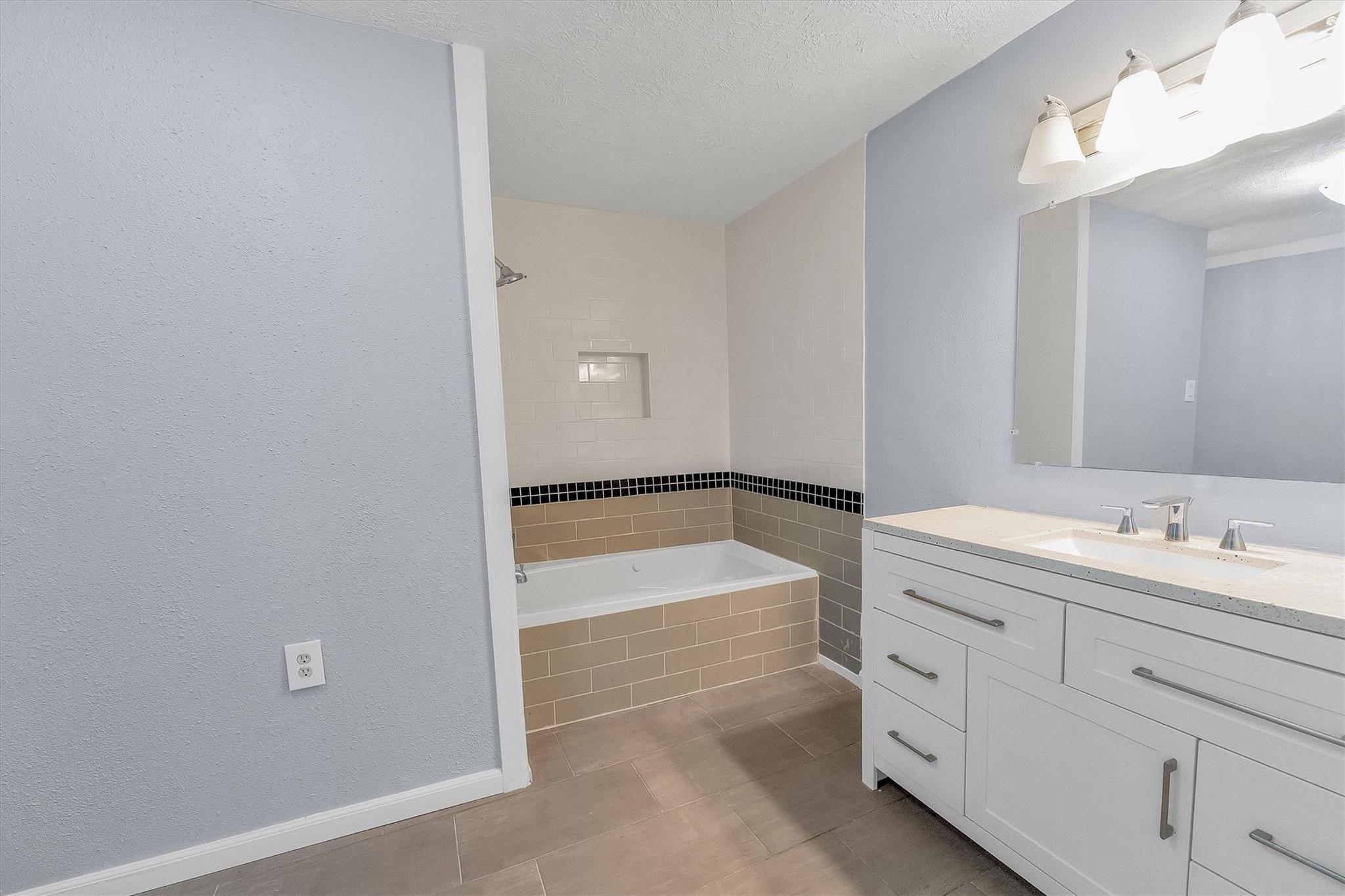 4221 E Toliver Street