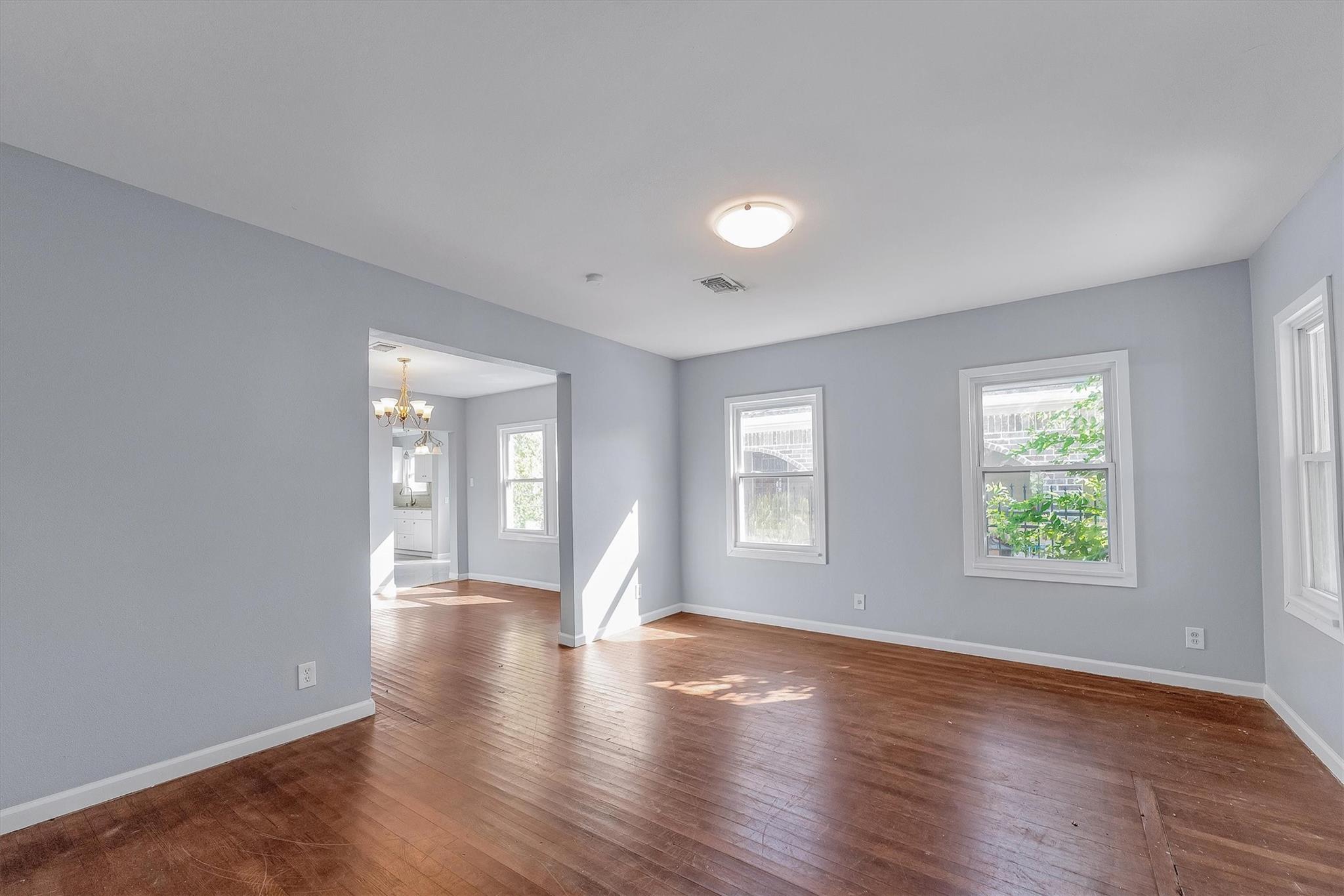 4221 E Toliver Street