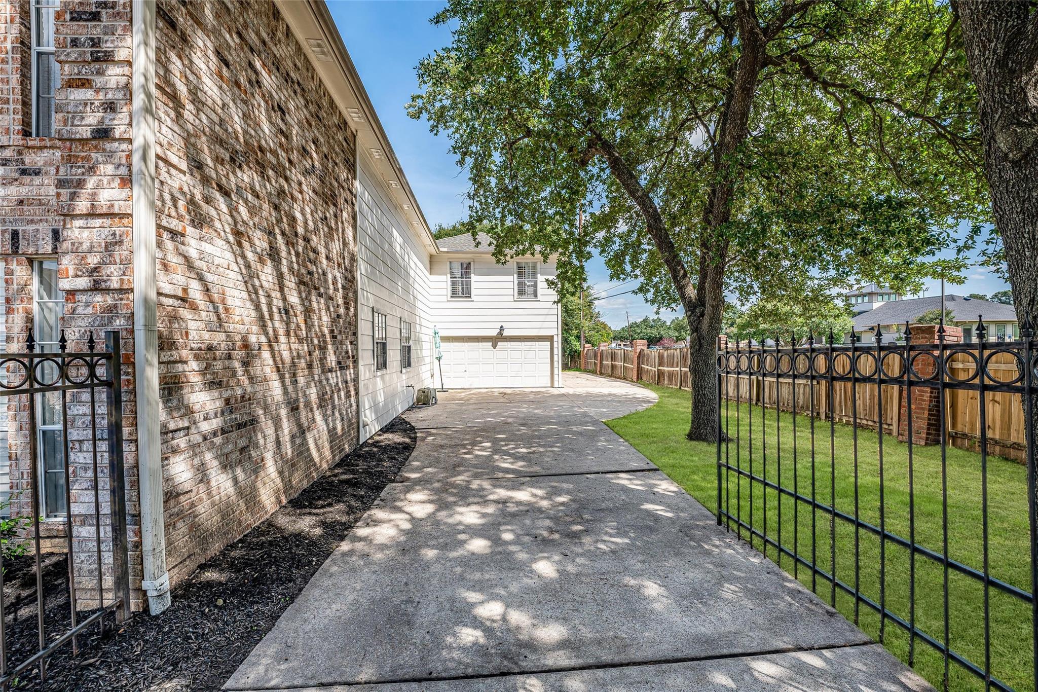 8002 Royal Crest Court