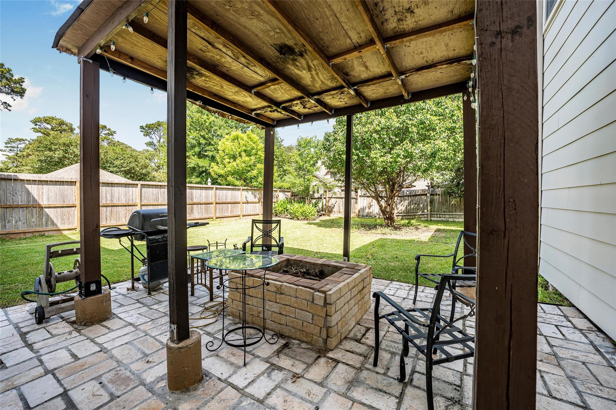 8002 Royal Crest Court