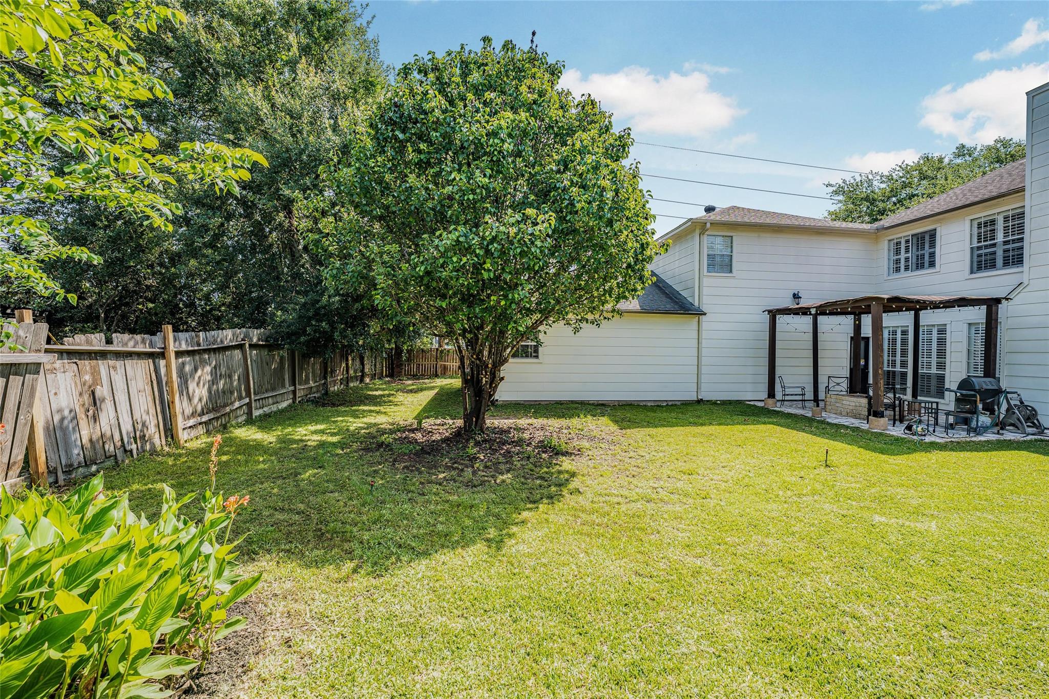 8002 Royal Crest Court