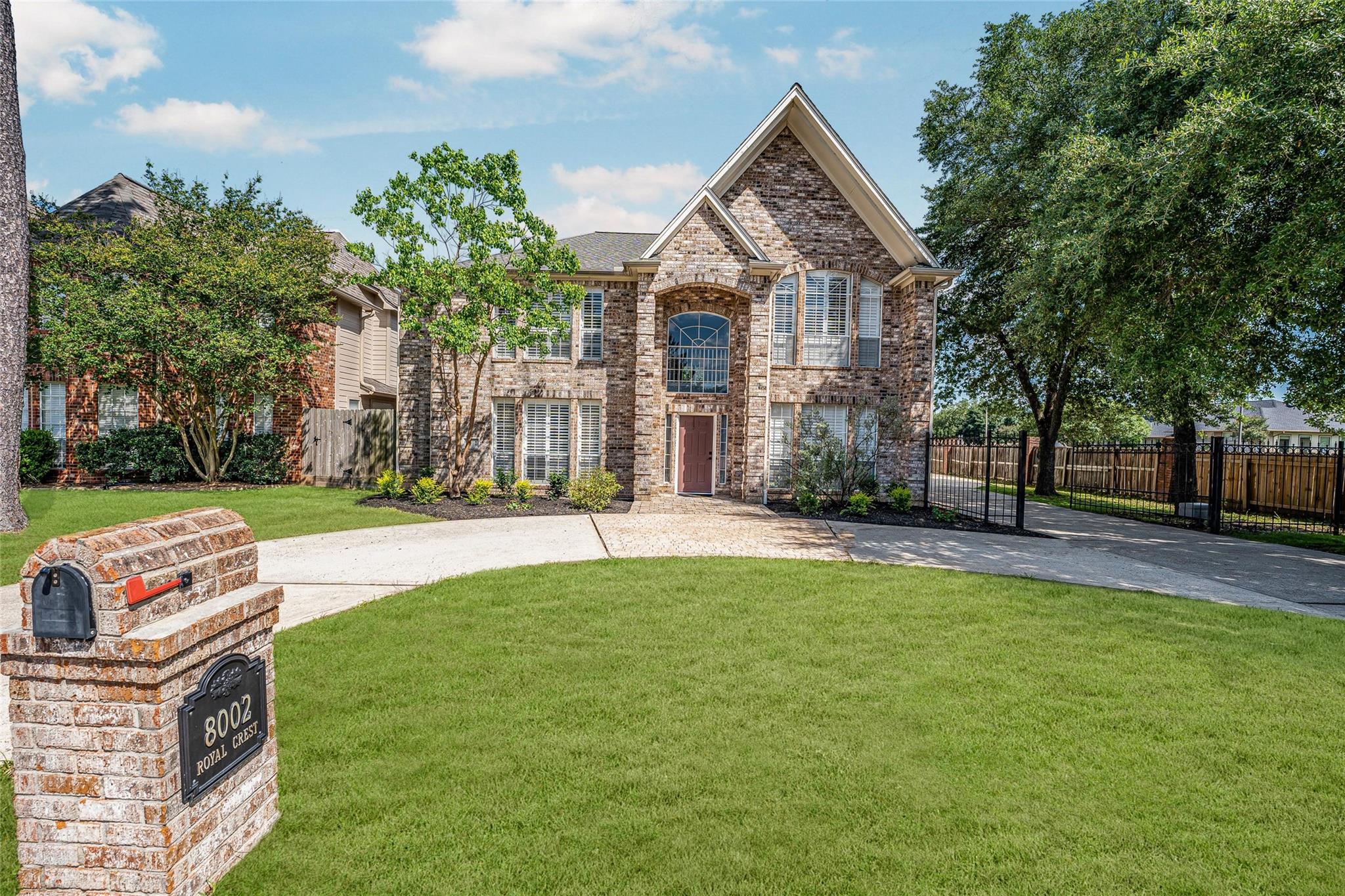 8002 Royal Crest Court