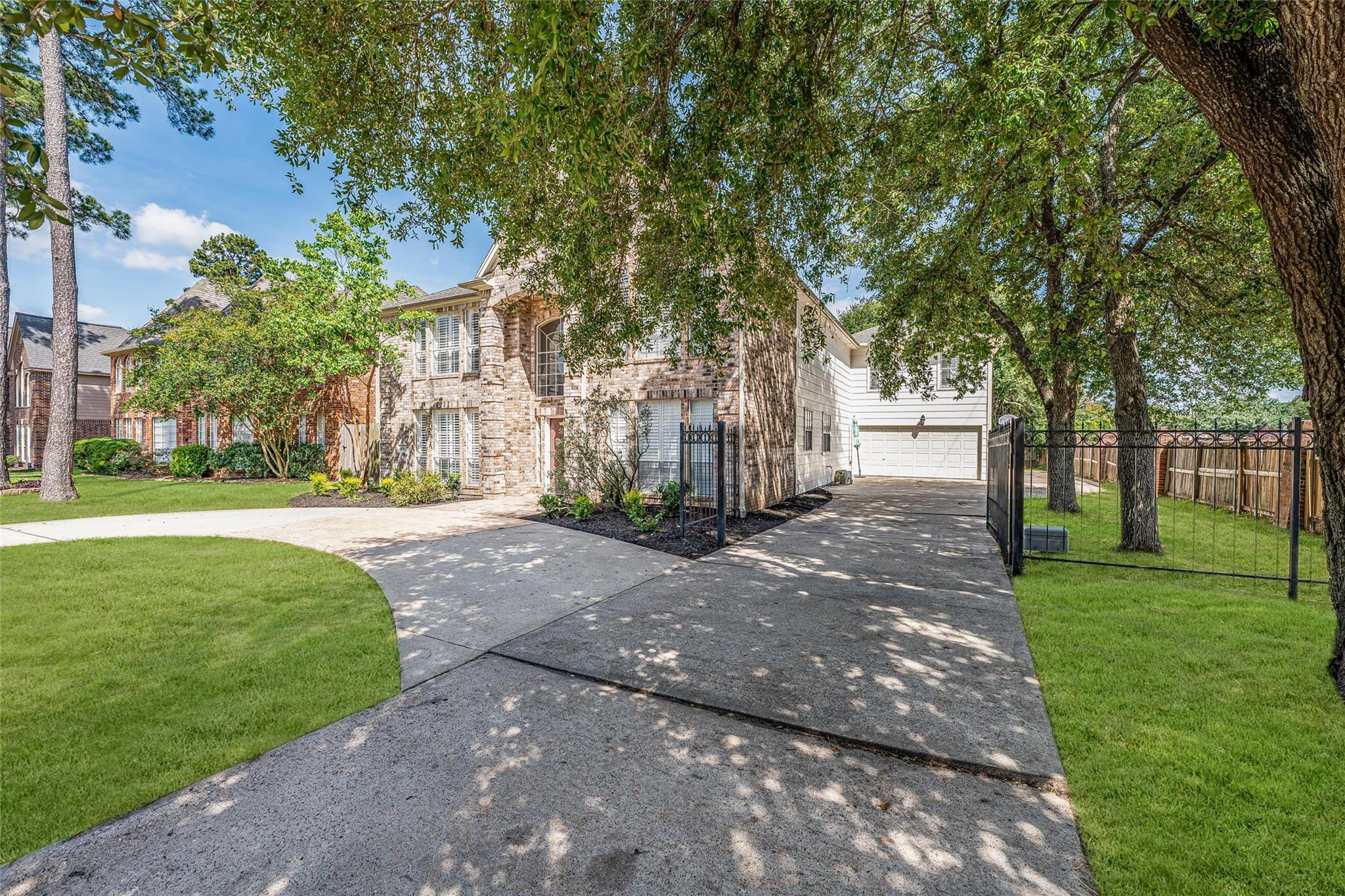 8002 Royal Crest Court