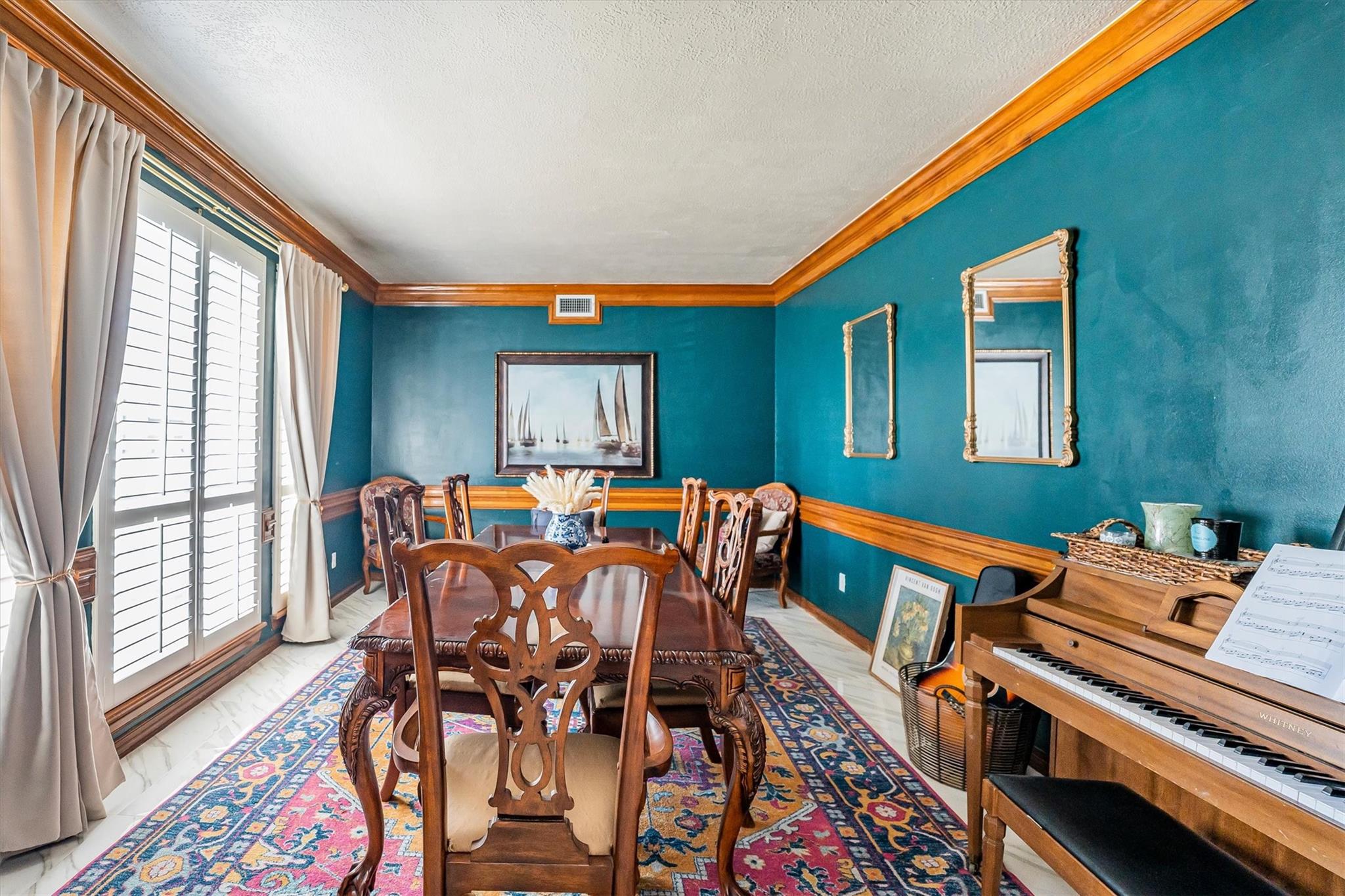 8002 Royal Crest Court