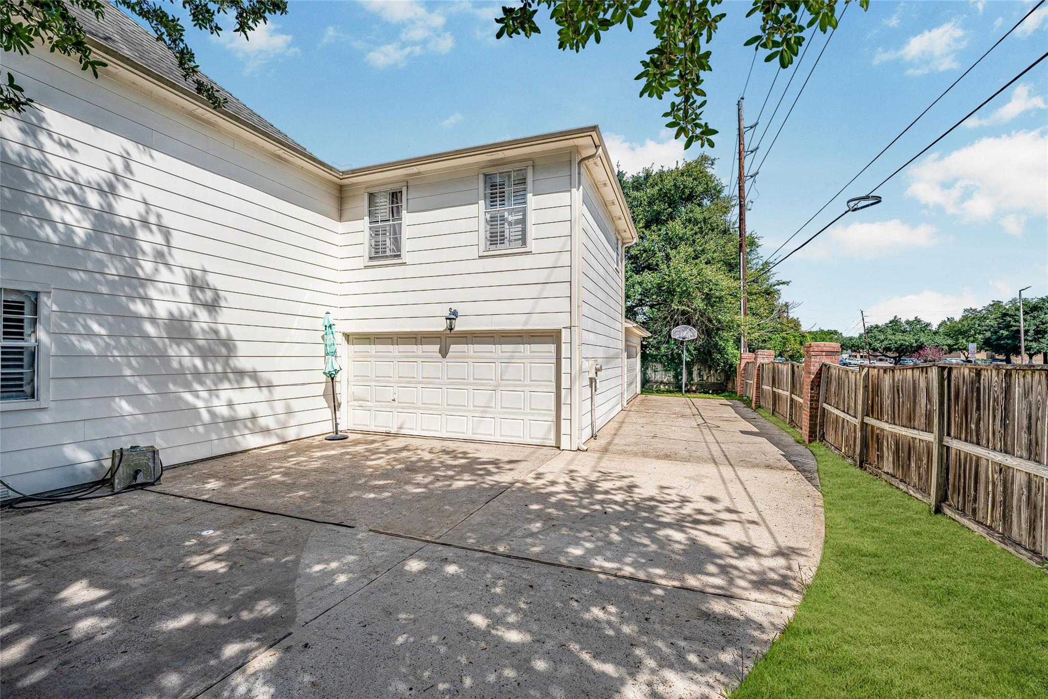 8002 Royal Crest Court