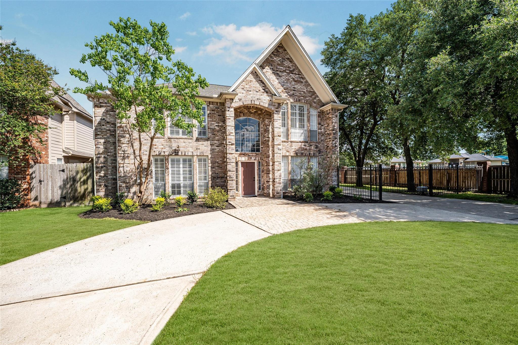 8002 Royal Crest Court