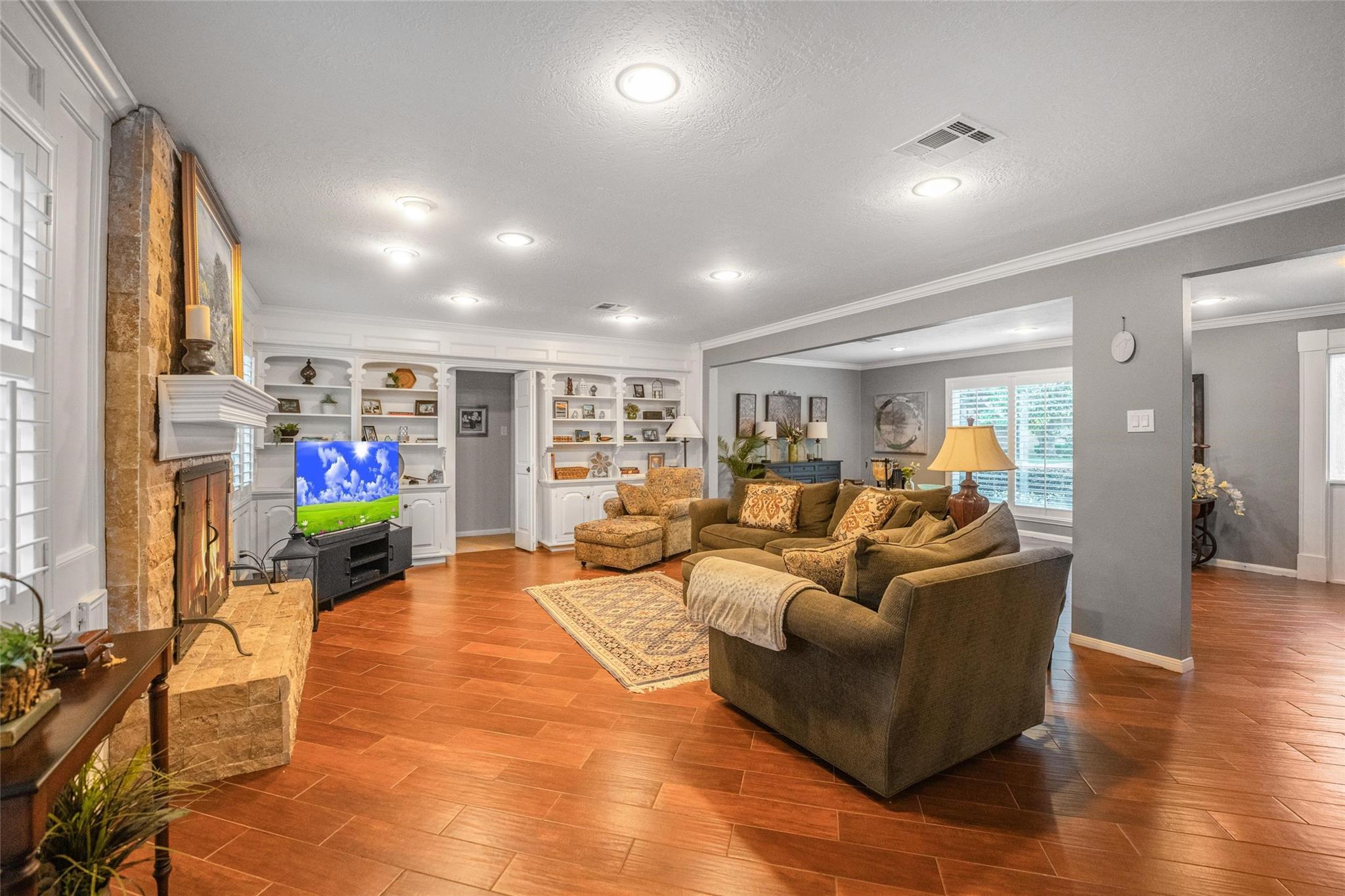 14610 Carolcrest Drive