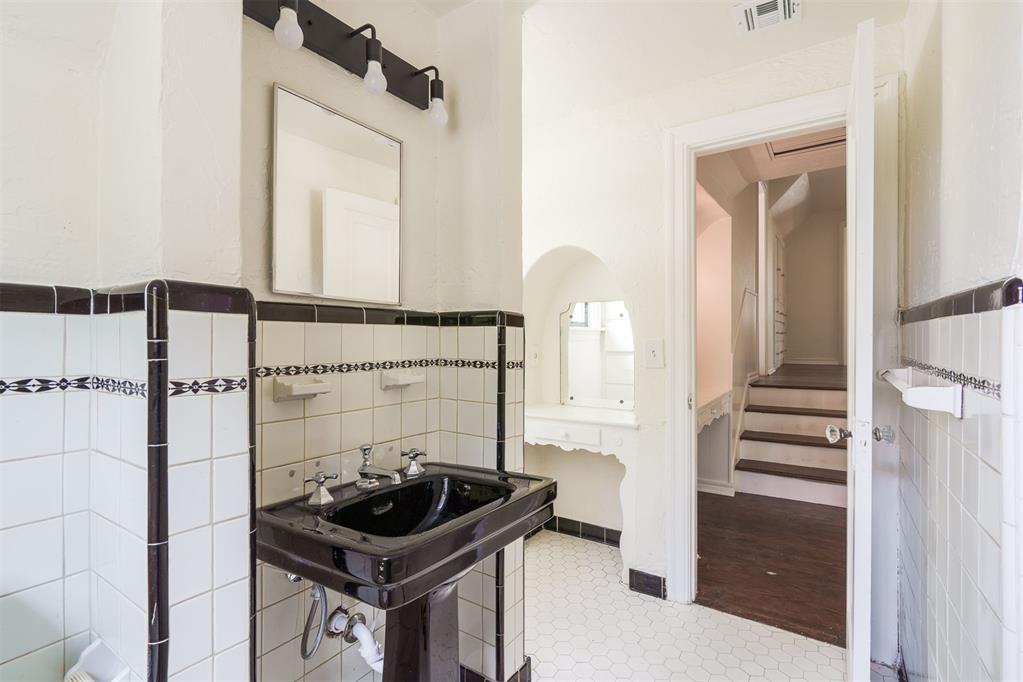 2424 NW 18th Street