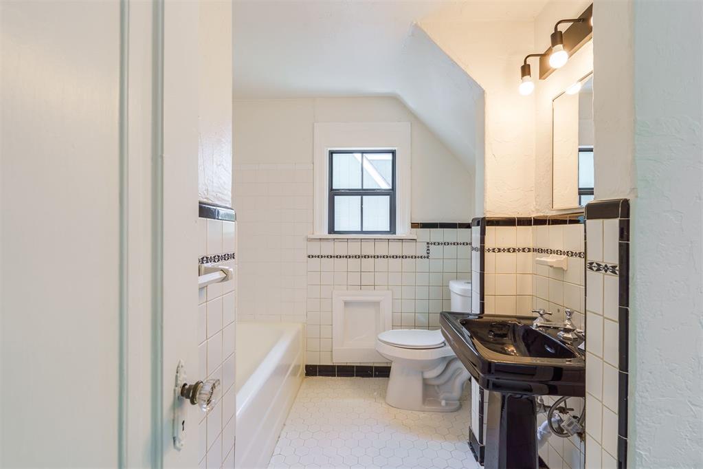 2424 NW 18th Street