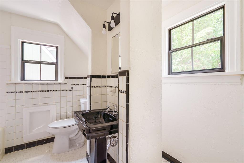 2424 NW 18th Street