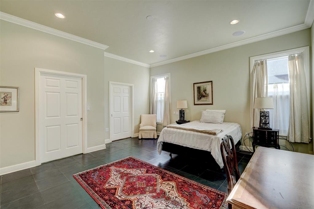1300 Glenbrook Terrace