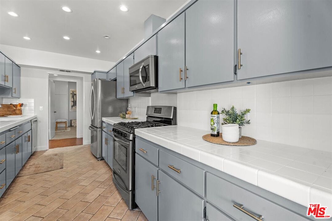 853 S Le Doux Rd Unit: 301