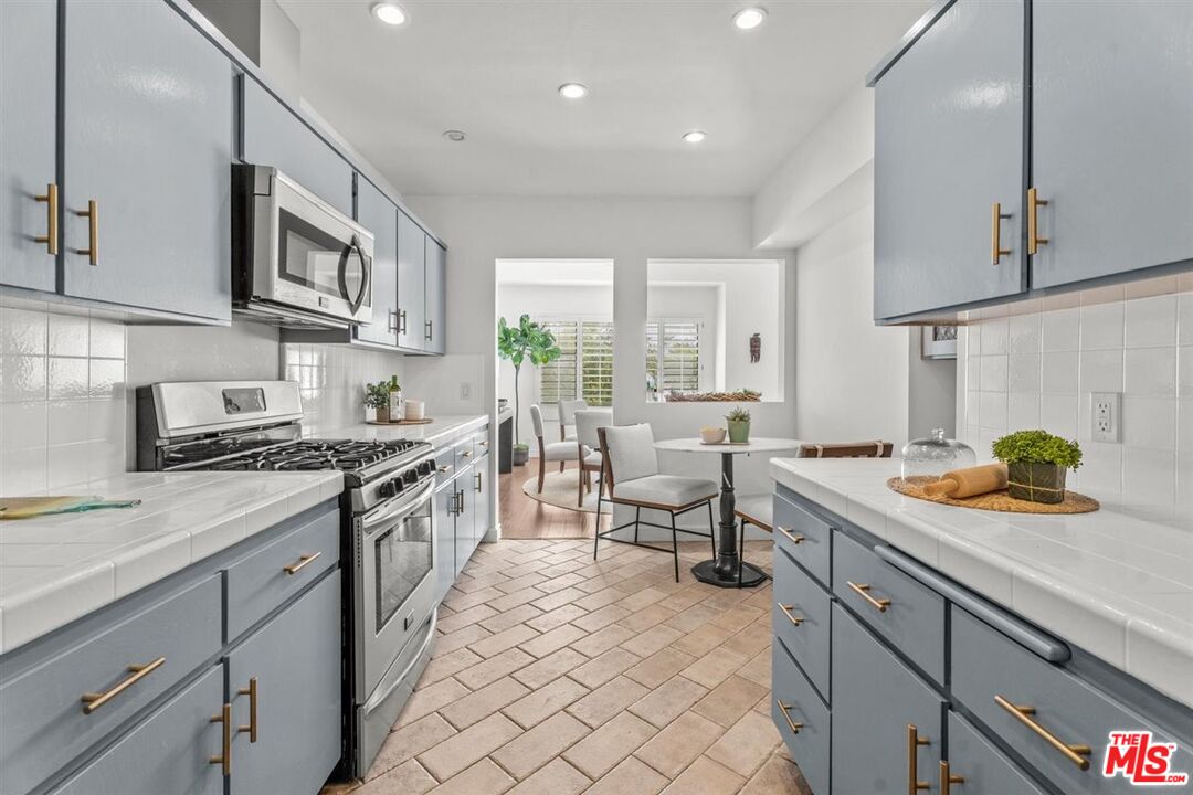 853 S Le Doux Rd Unit: 301