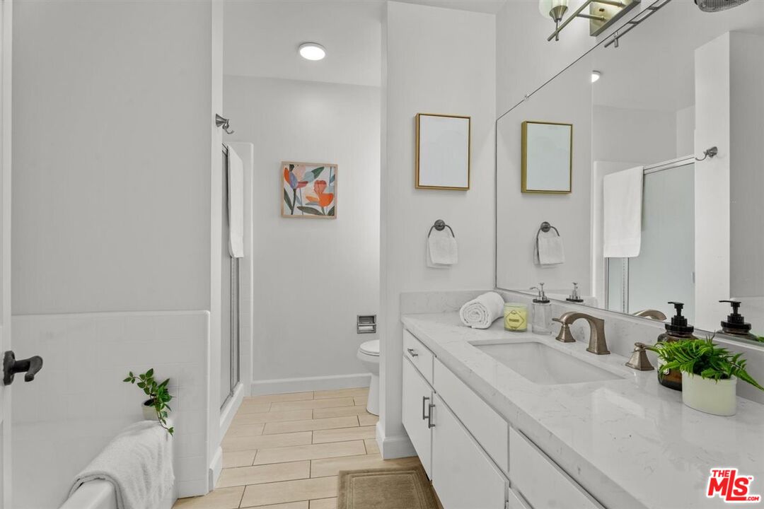 853 S Le Doux Rd Unit: 301