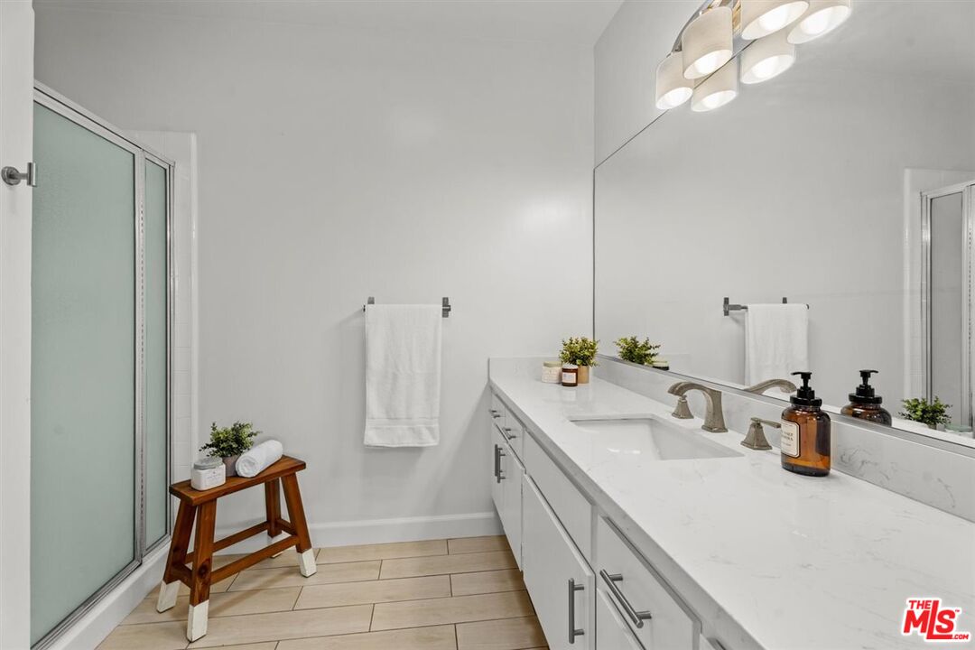 853 S Le Doux Rd Unit: 301