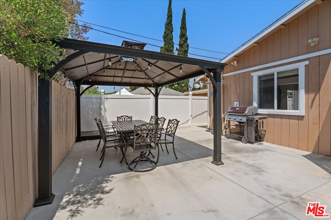 6443 Matilija Ave