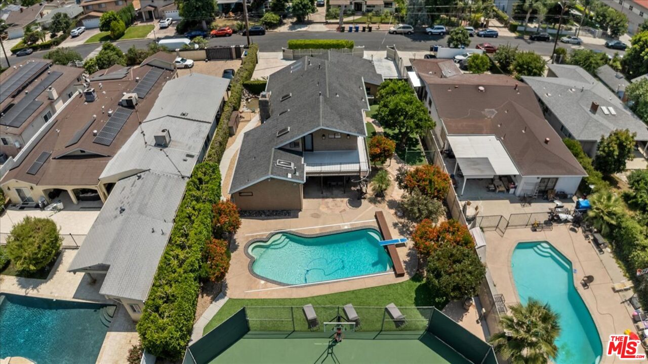 6443 Matilija Ave