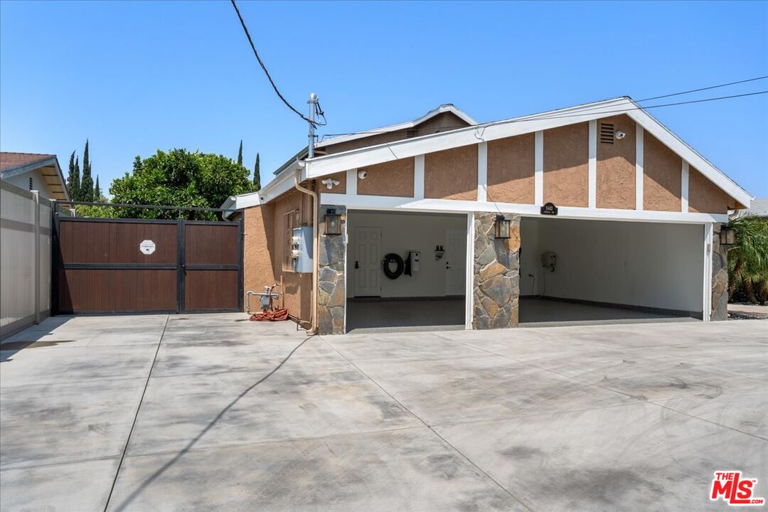 6443 Matilija Ave