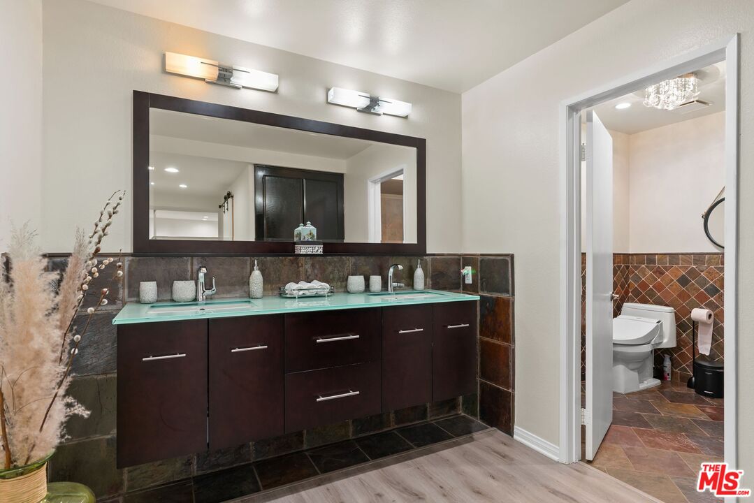 17130 Burbank Blvd Unit: 201