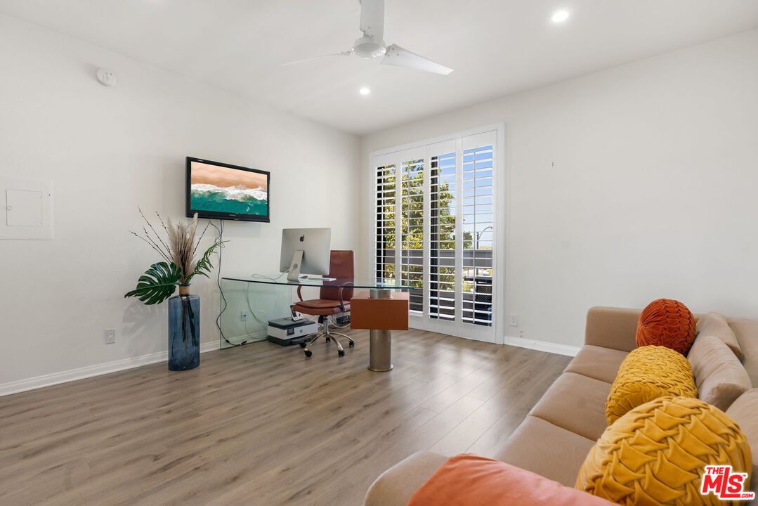 17130 Burbank Blvd Unit: 201