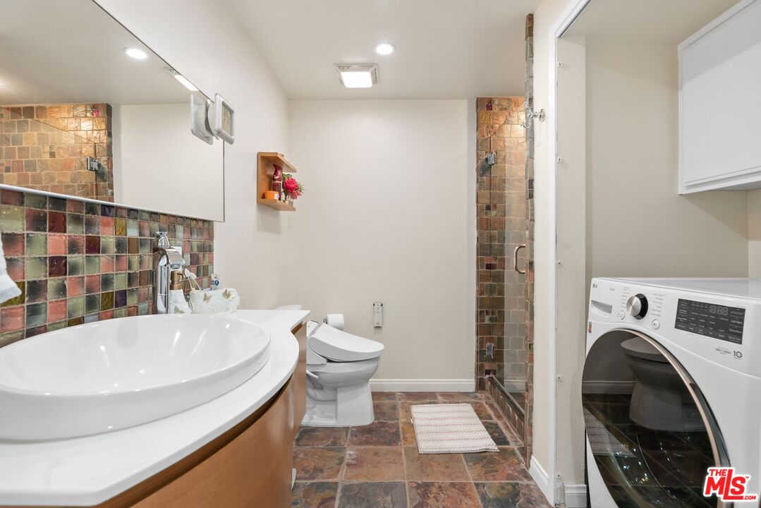 17130 Burbank Blvd Unit: 201