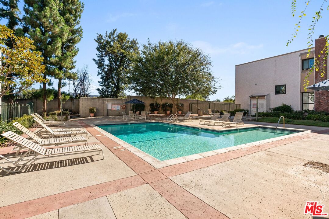 17130 Burbank Blvd Unit: 201