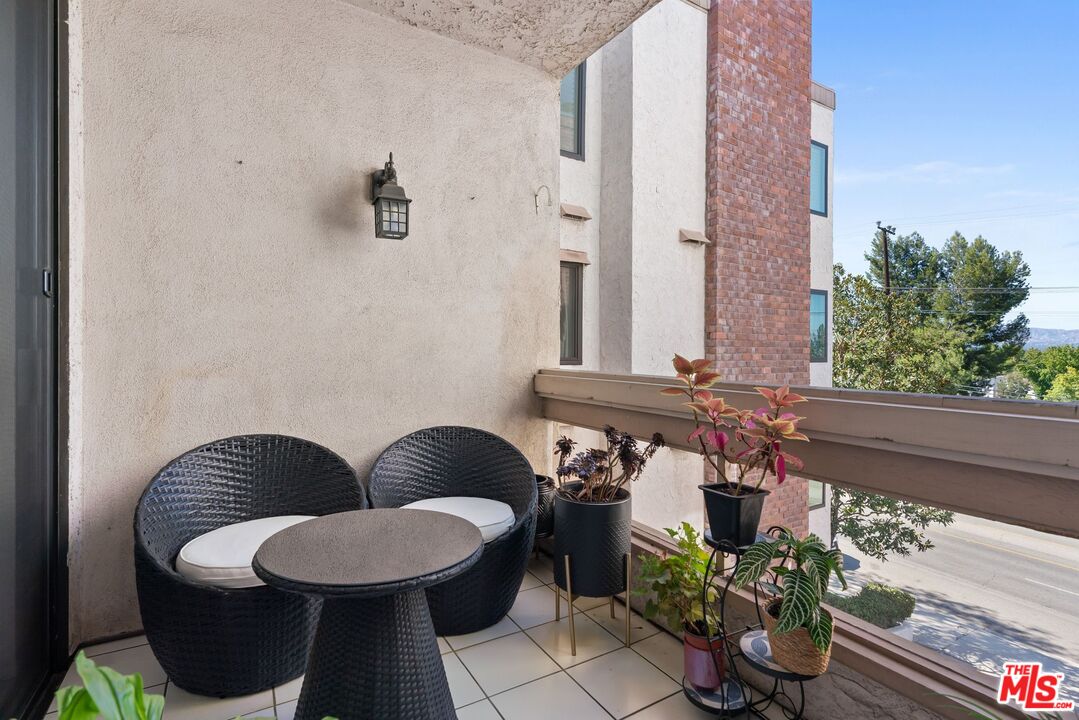 17130 Burbank Blvd Unit: 201