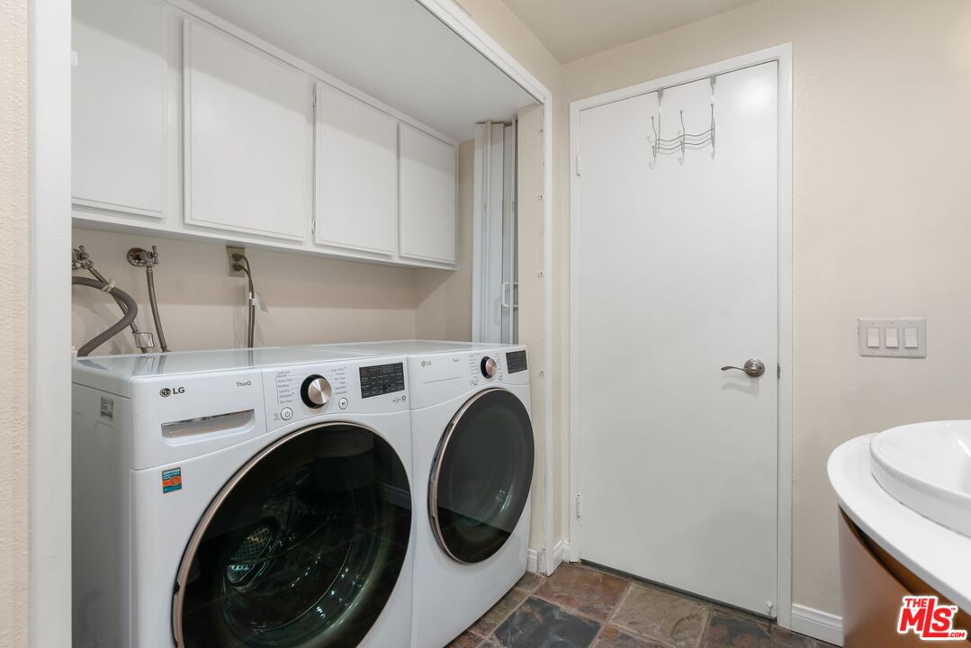 17130 Burbank Blvd Unit: 201