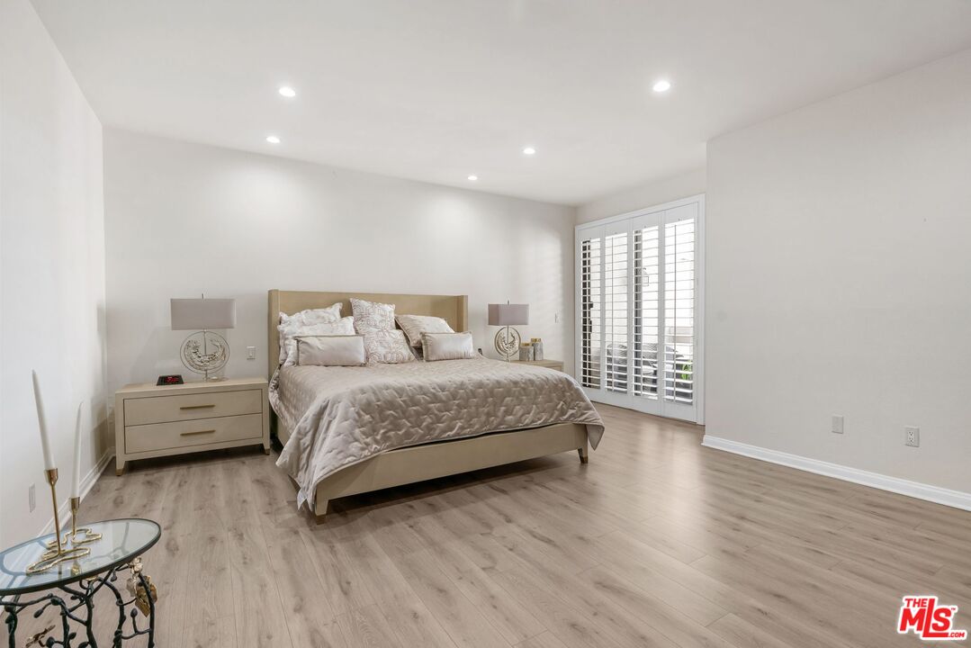 17130 Burbank Blvd Unit: 201