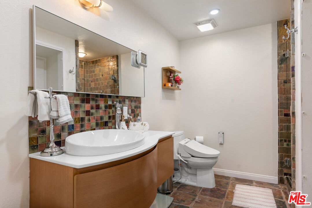 17130 Burbank Blvd Unit: 201