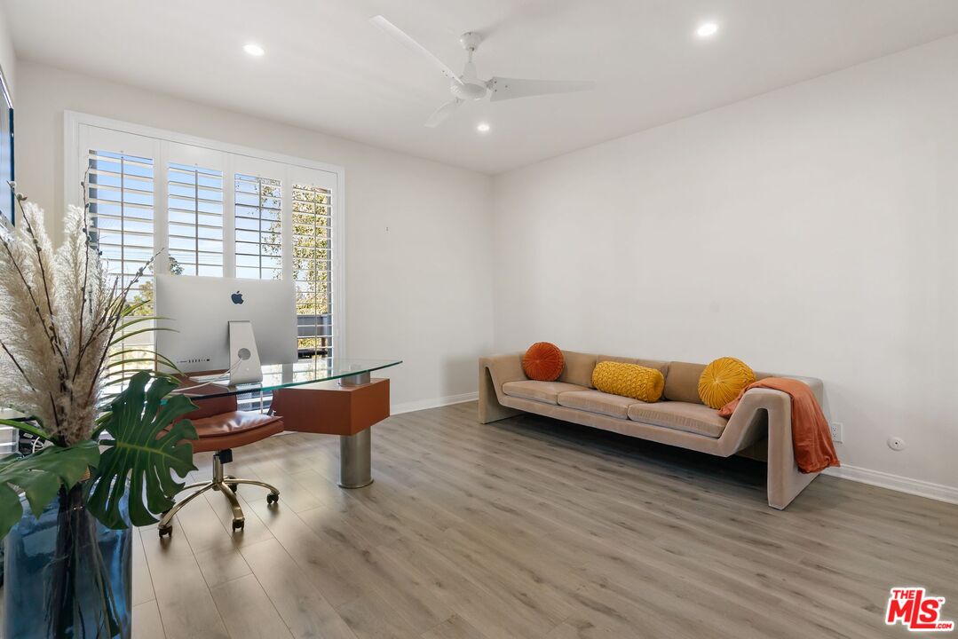 17130 Burbank Blvd Unit: 201