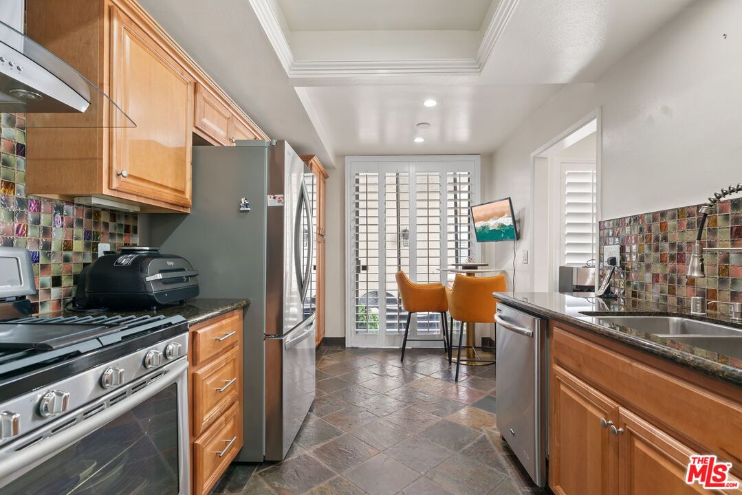 17130 Burbank Blvd Unit: 201