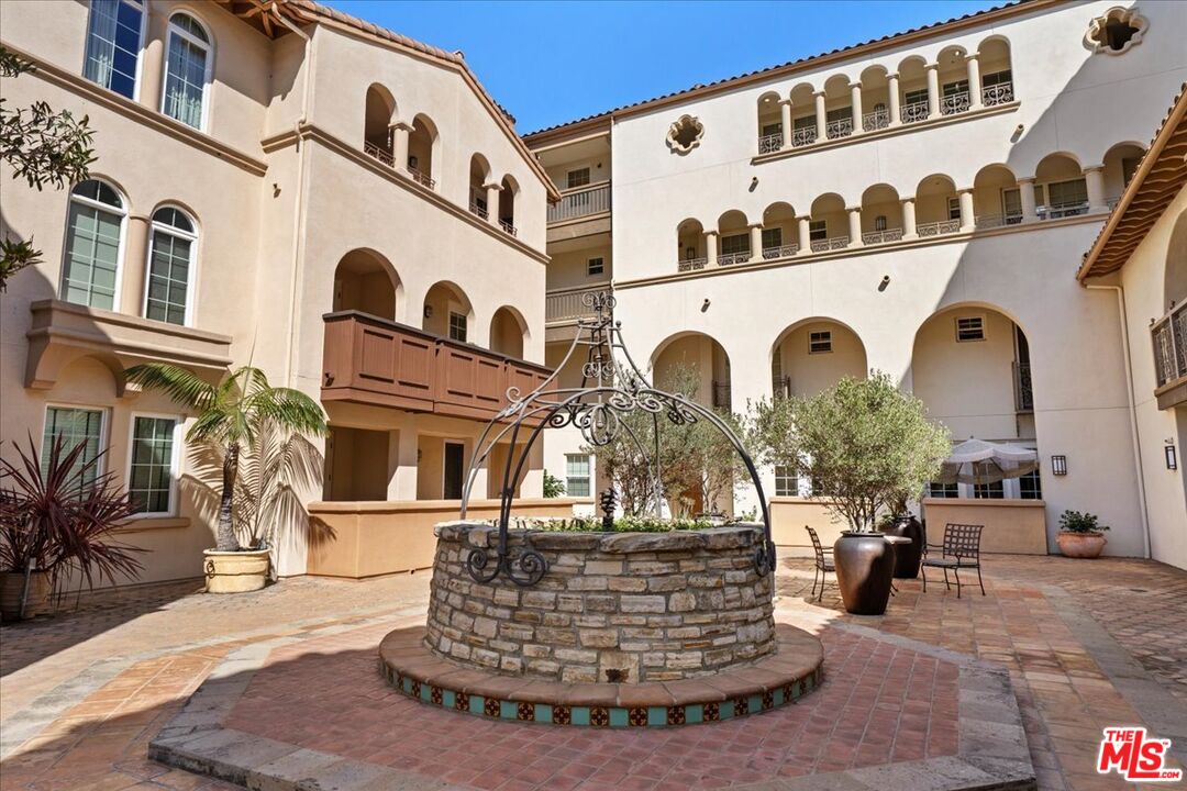 5935 Playa Vista Dr Unit: 113