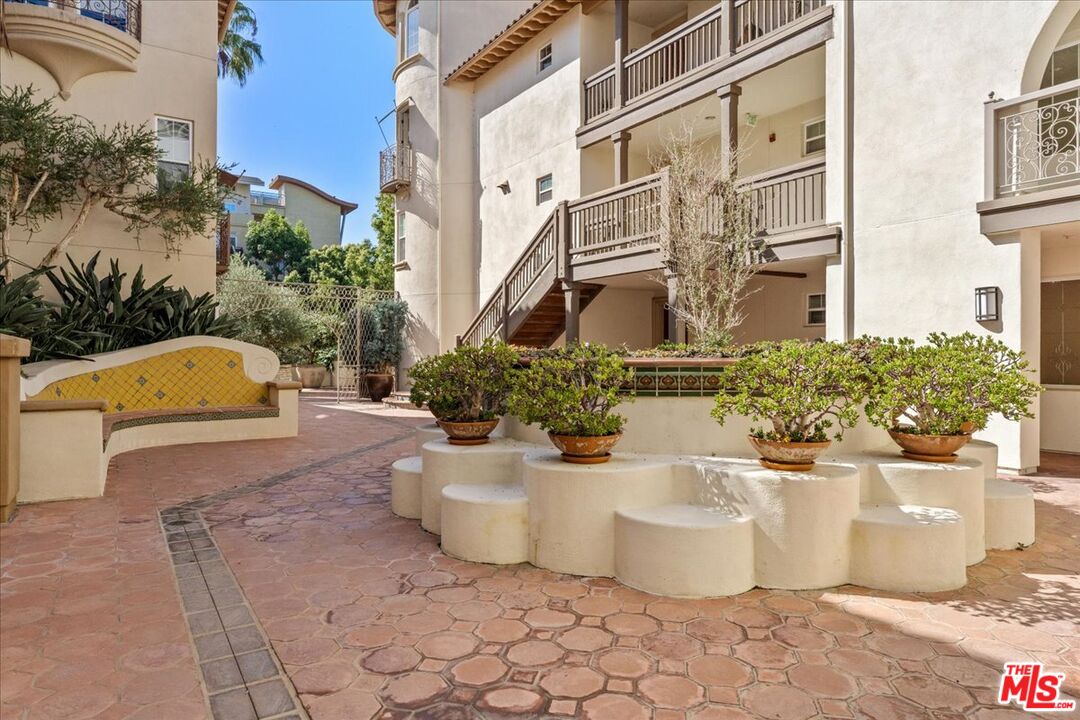 5935 Playa Vista Dr Unit: 113