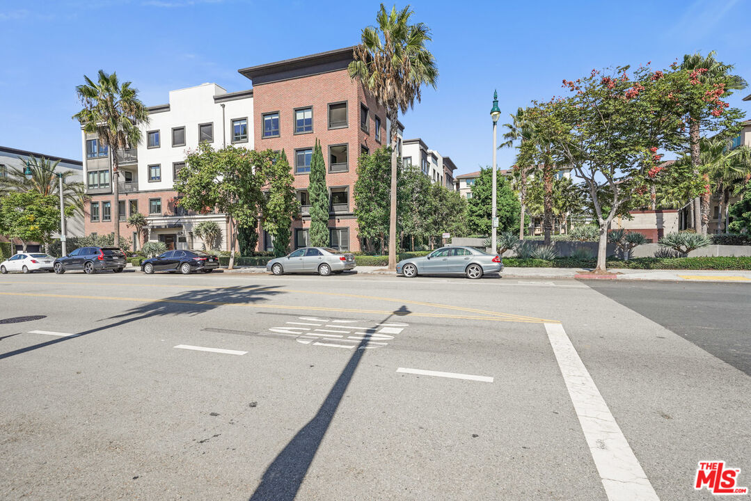 12871 Runway Rd Unit: 2