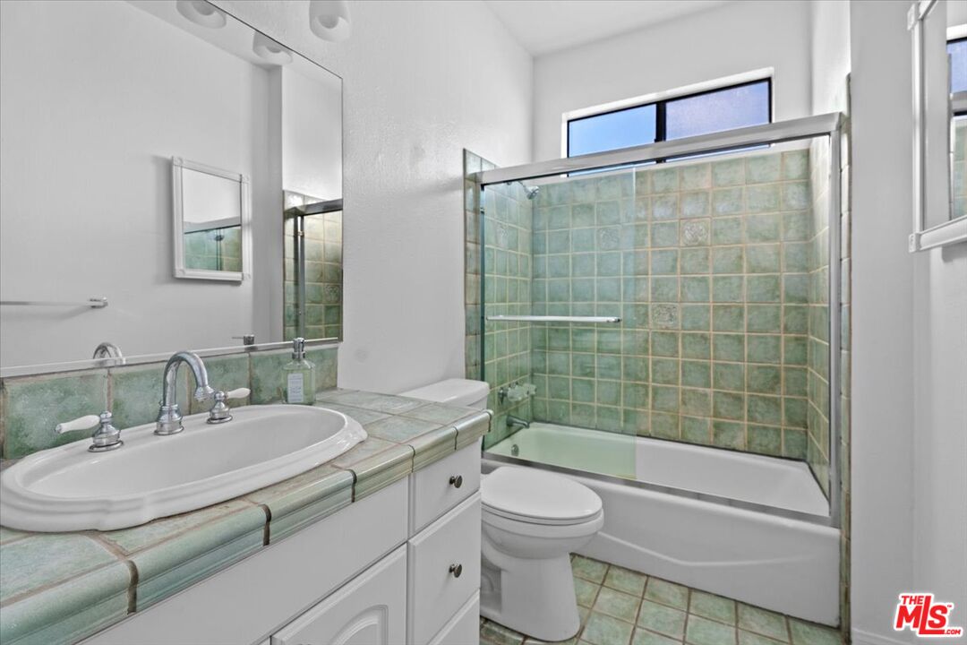 11827 Goshen Ave Unit: 201