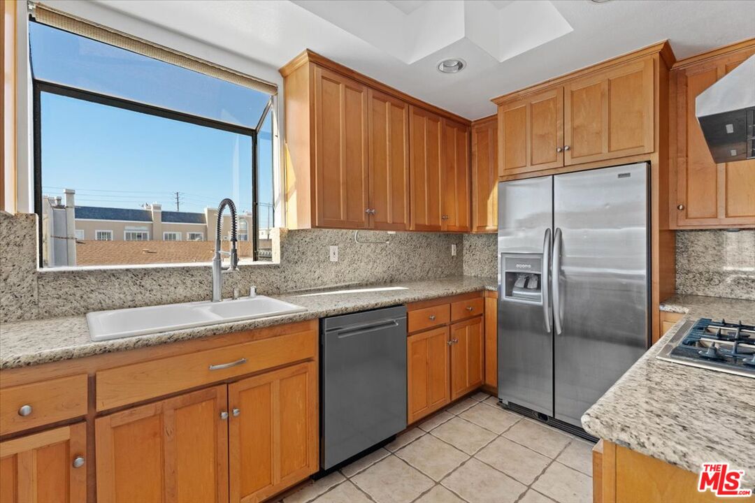 11827 Goshen Ave Unit: 201