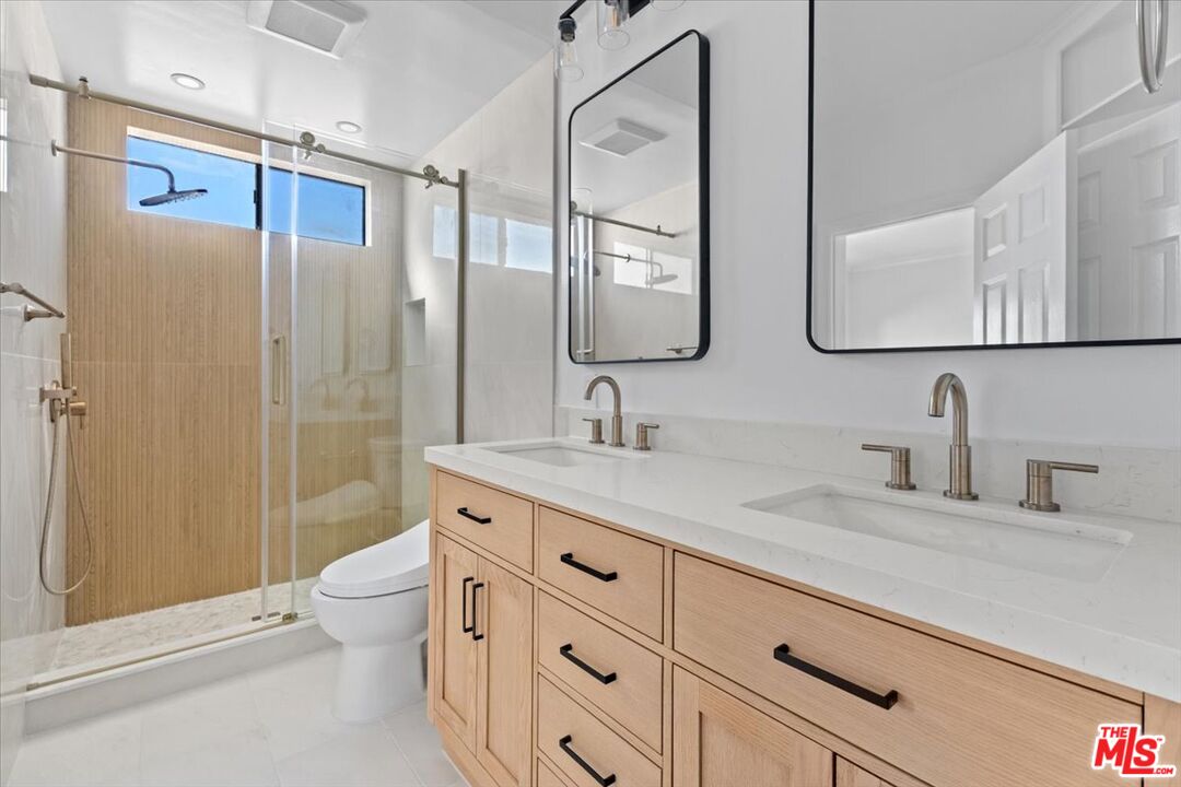 11827 Goshen Ave Unit: 201