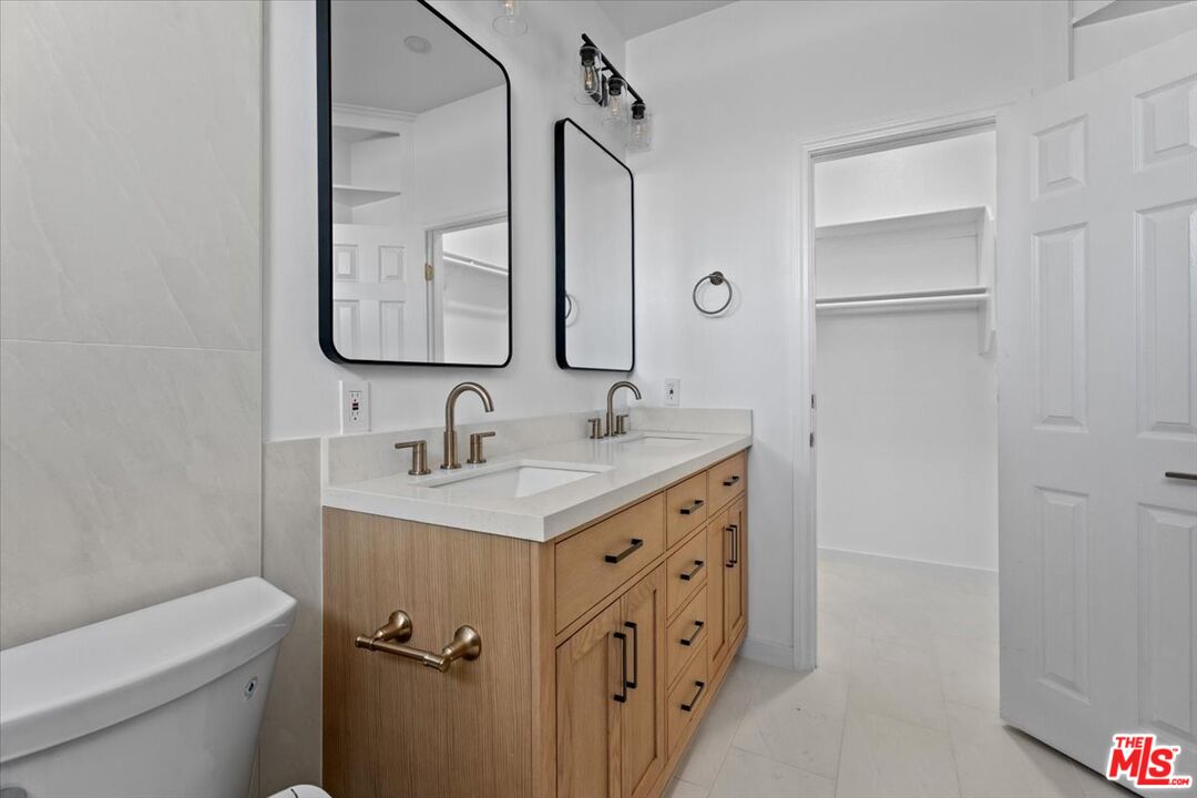 11827 Goshen Ave Unit: 201