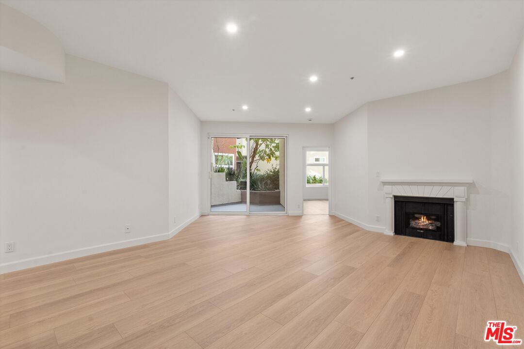 620 S Gramercy Pl Unit: 122