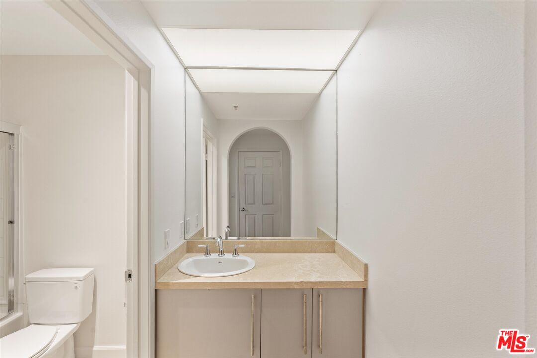 620 S Gramercy Pl Unit: 122