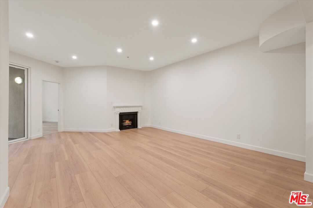 620 S Gramercy Pl Unit: 122