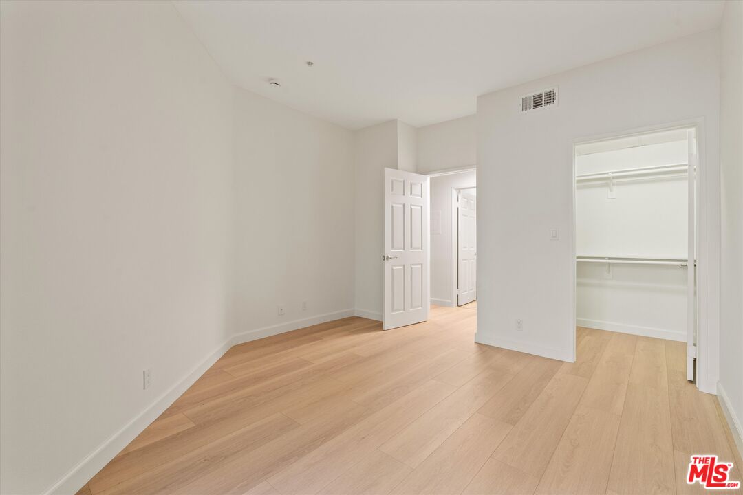 620 S Gramercy Pl Unit: 122