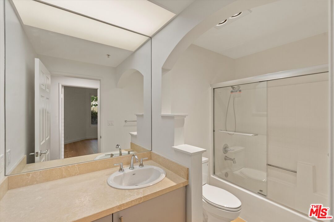 620 S Gramercy Pl Unit: 122