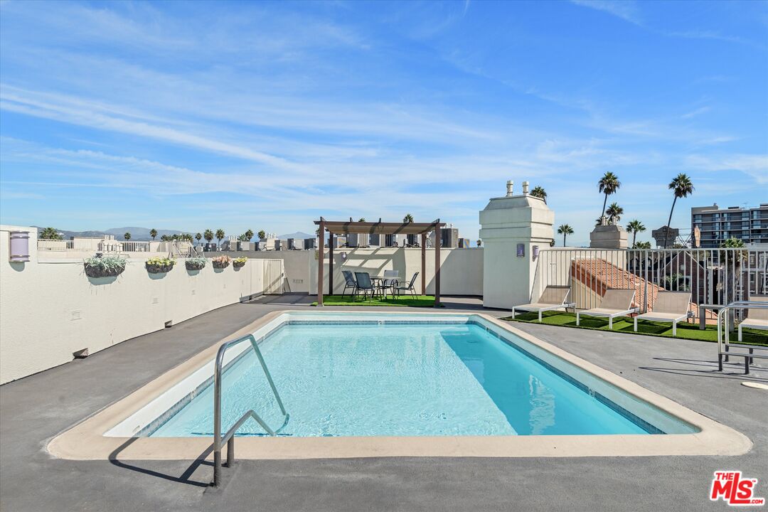 620 S Gramercy Pl Unit: 122