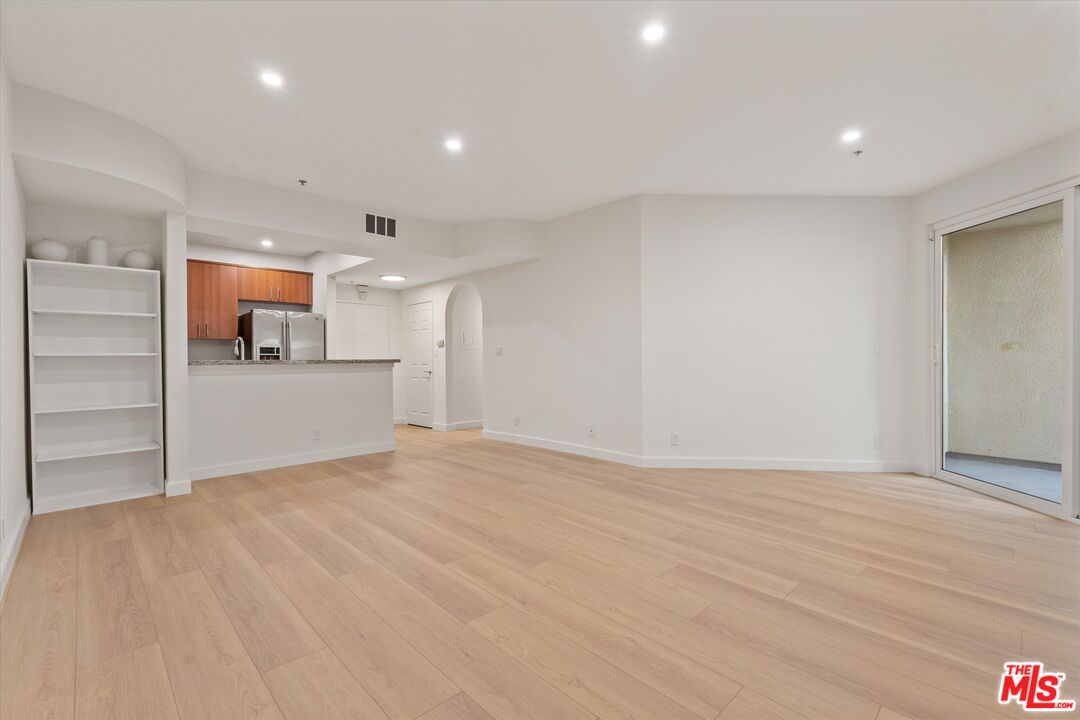 620 S Gramercy Pl Unit: 122