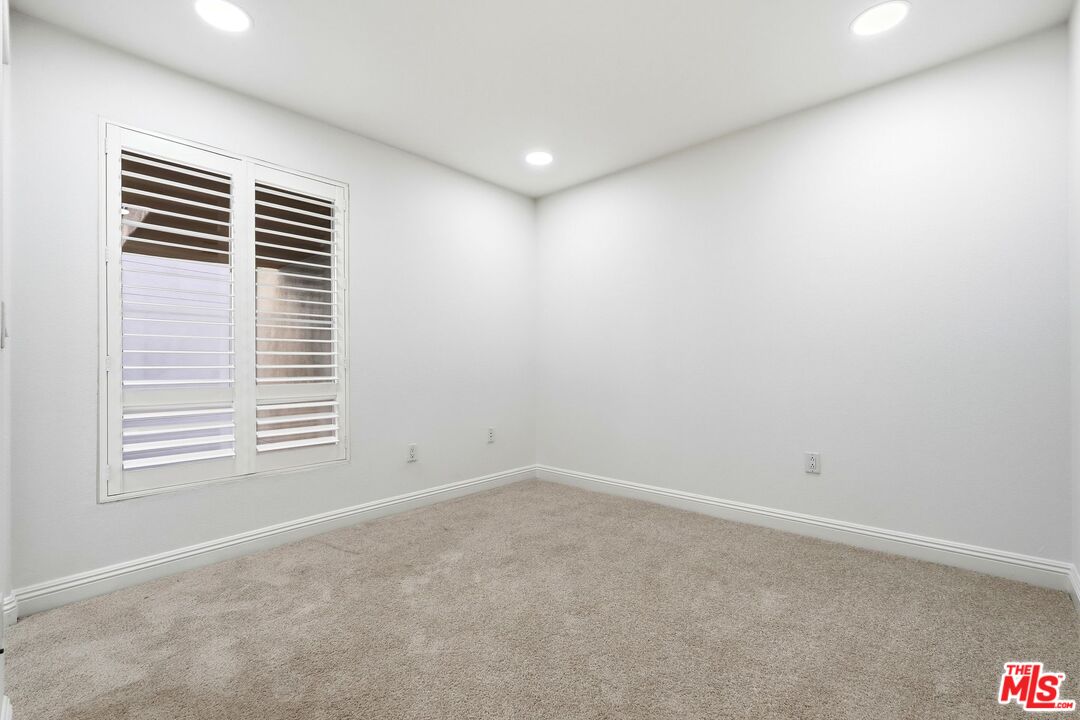 5831 Seawalk Dr Unit: 240